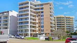 Unclassified image, 3 of 17, button - Tasman Towers 12, 3 Munster Street (Port Macquarie)
