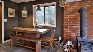 單棟房屋, 多張床 (264 - Bird's Eye View Cabin) | 用餐區