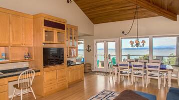 House, Multiple Beds (263 - Barranco) | Dining