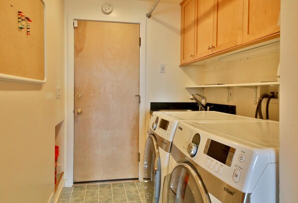 House, Multiple Beds (263 - Barranco) | Laundry - 263 - Barranco (Greenbank)