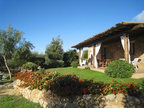 Terrace/patio - 'La Casetta' looks out over the Gulf of Arazachena with a sea view of Cannigione (Arzachena (OT))