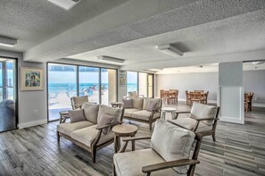 Interior - Oceanfront Condo w/ Pool in North Myrtle Beach (North Myrtle Beach)