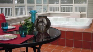 Casa, varias camas (268 - Blueberry Hill Retreat) | Tina de hidromasaje al aire libre