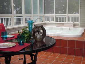Rumah, Beberapa Tempat Tidur (268 - Blueberry Hill Retreat) | Bathtub spa outdoor