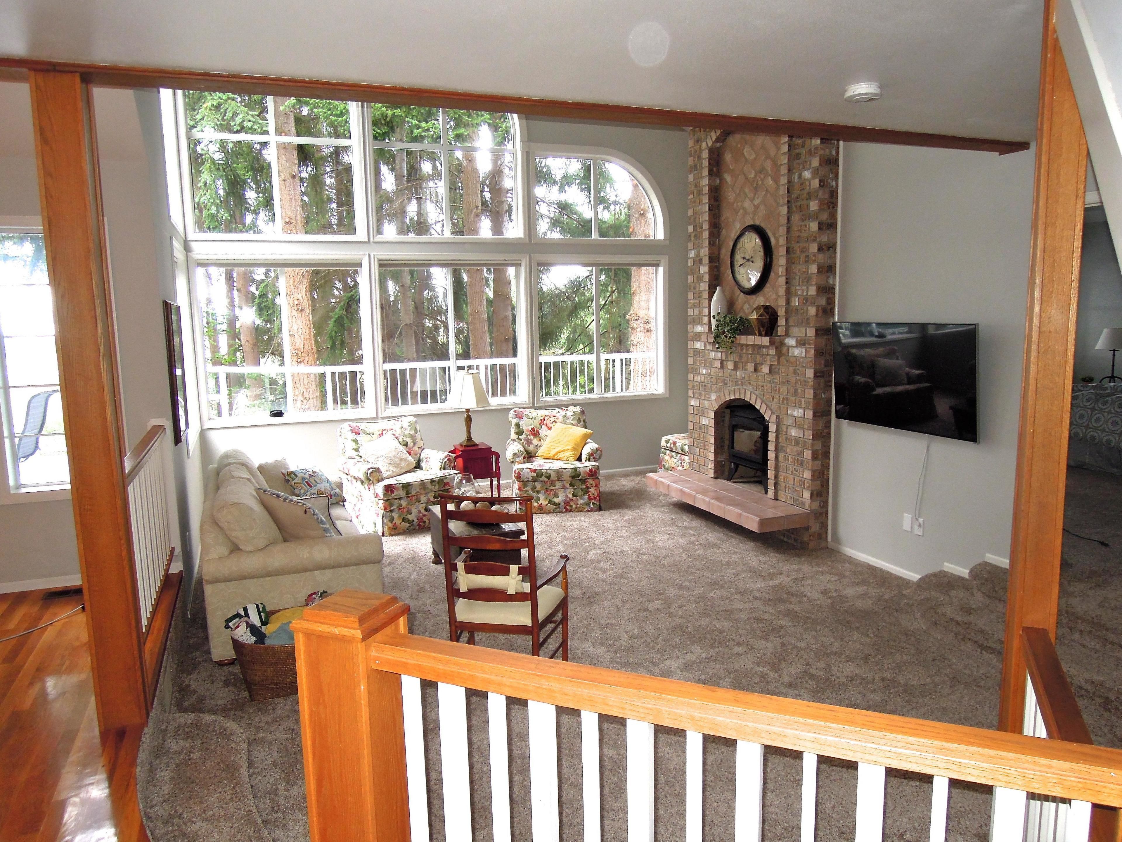 獨棟房屋, 多張床 (268 - Blueberry Hill Retreat) | 起居區 | 電視、壁爐、 DVD 播放機