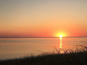 På stranden