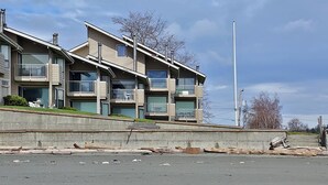 House, Multiple Beds (266 - Beachfront Condo - Mutiny Bay) | Front of property - 266 - Beachfront Condo - Mutiny Bay (Freeland)