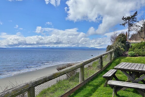 House, Multiple Beds (266 - Beachfront Condo - Mutiny Bay) | Beach - 266 - Beachfront Condo - Mutiny Bay (Freeland)