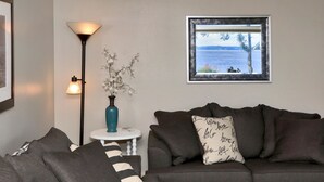 House, Multiple Beds (266 - Beachfront Condo - Mutiny Bay) | Living area - 266 - Beachfront Condo - Mutiny Bay (Freeland)