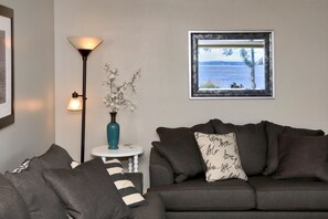 House, Multiple Beds (266 - Beachfront Condo - Mutiny Bay) | Living area - 266 - Beachfront Condo - Mutiny Bay (Freeland)