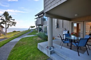 獨棟房屋, 多張床 (266 - Beachfront Condo - Mutiny Bay) | 露台/庭院
