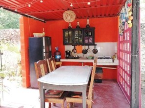 Fridge, stovetop, coffee/tea maker, electric kettle
