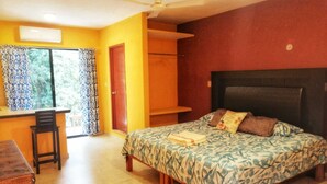 Deluxe Room, 1 King Bed, Ensuite, Tower | 1 bedroom, WiFi (free), bed sheets - Casa Daniels (Valladolid)