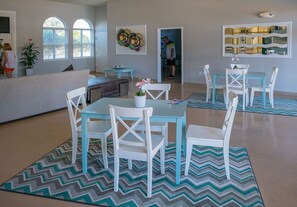 Dining - Luxurious 4-Bedroom Villa with Private Pool & Spa (Davenport)