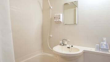 Standardværelse - 1 dobbeltseng - ikke-ryger | Badeværelse | Kombination af bruser/badekar, dybe badekar, gratis toiletartikler