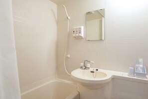Habitación estándar, 1 cama matrimonial, para no fumadores | Baño | Tina con regadera, tina profunda, amenidades de baño gratuitas 