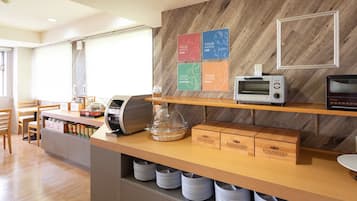 Kontinentales Frühstück am Wochenende (990 JPY pro Person)