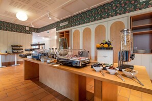 Frukostbuffé varje dag mot avgift