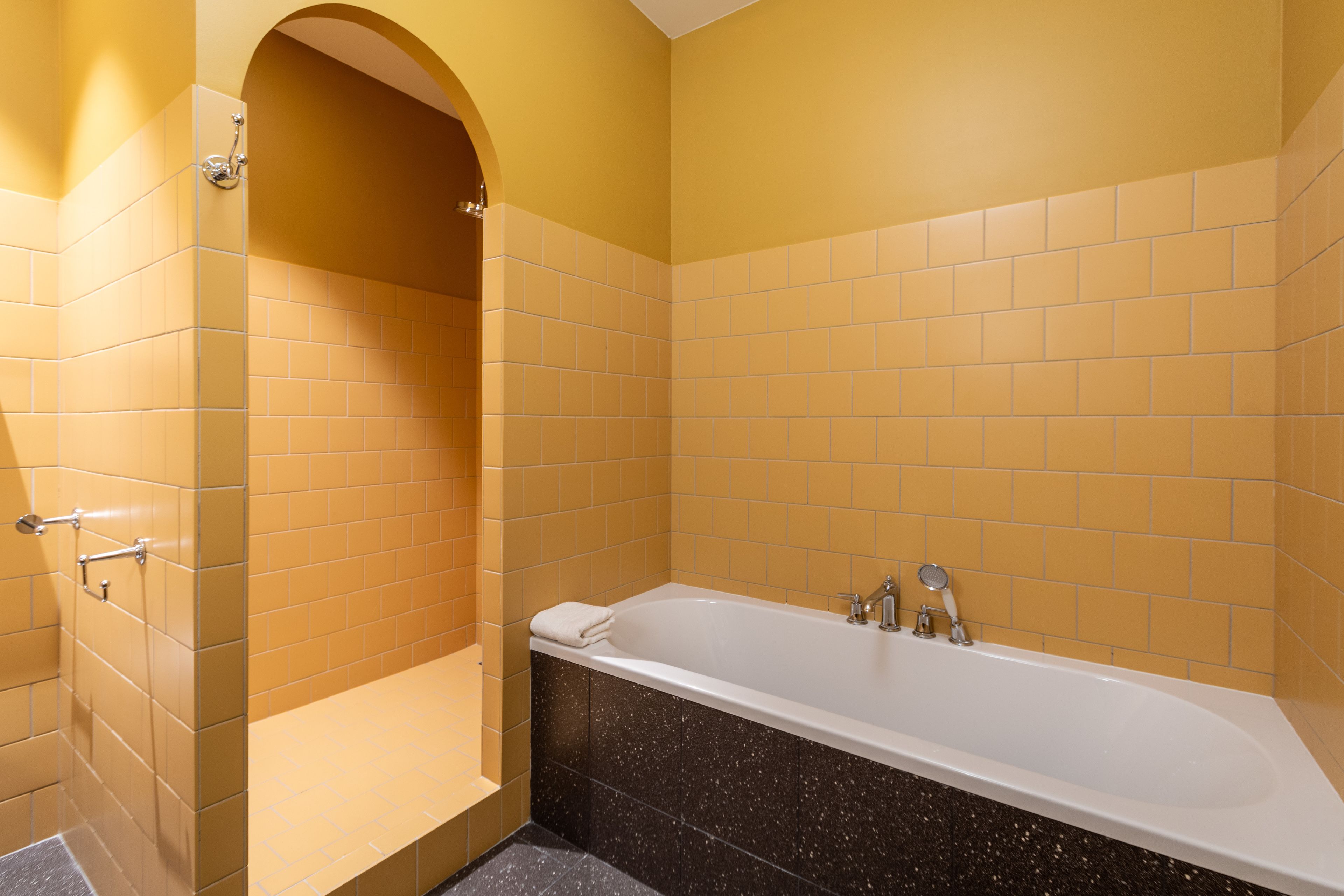 deluxe room, 1 queen bed (privilège deluxe et/ou terrasse) | deep-soaking bathtub