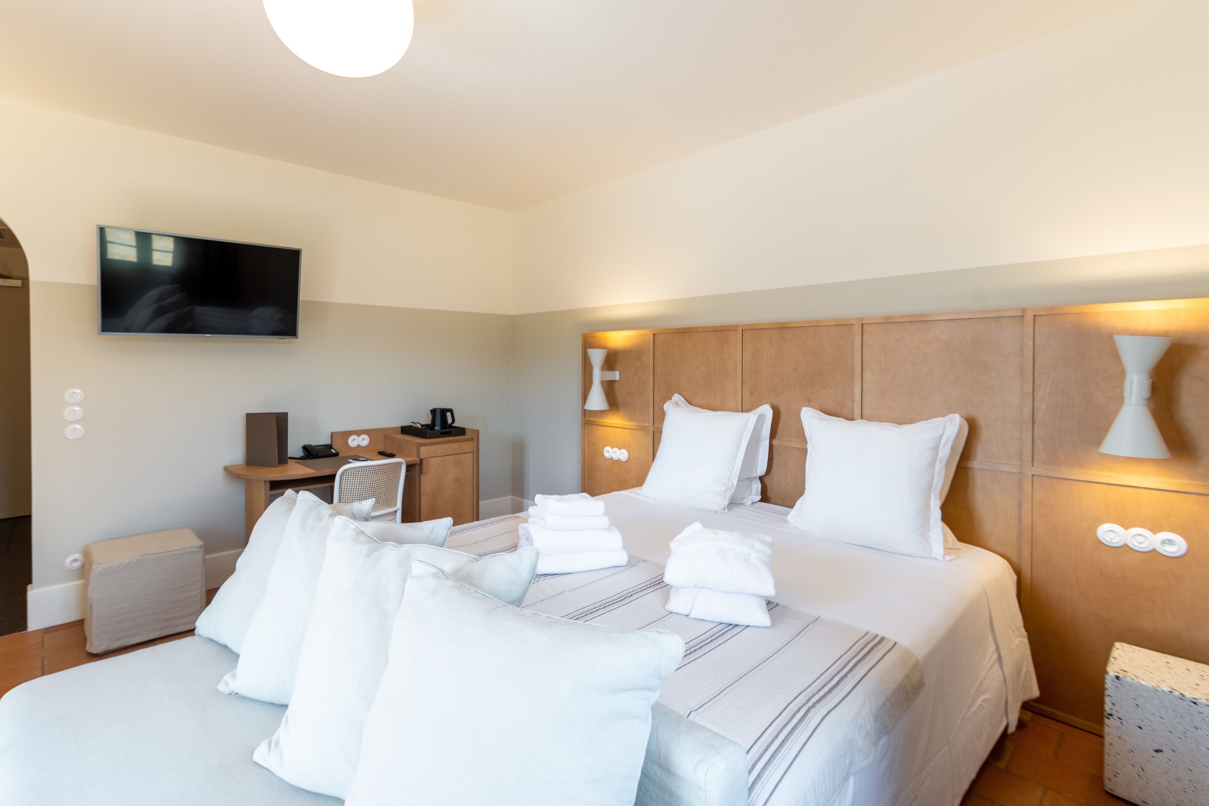 premium bedding, minibar, in-room safe, desk