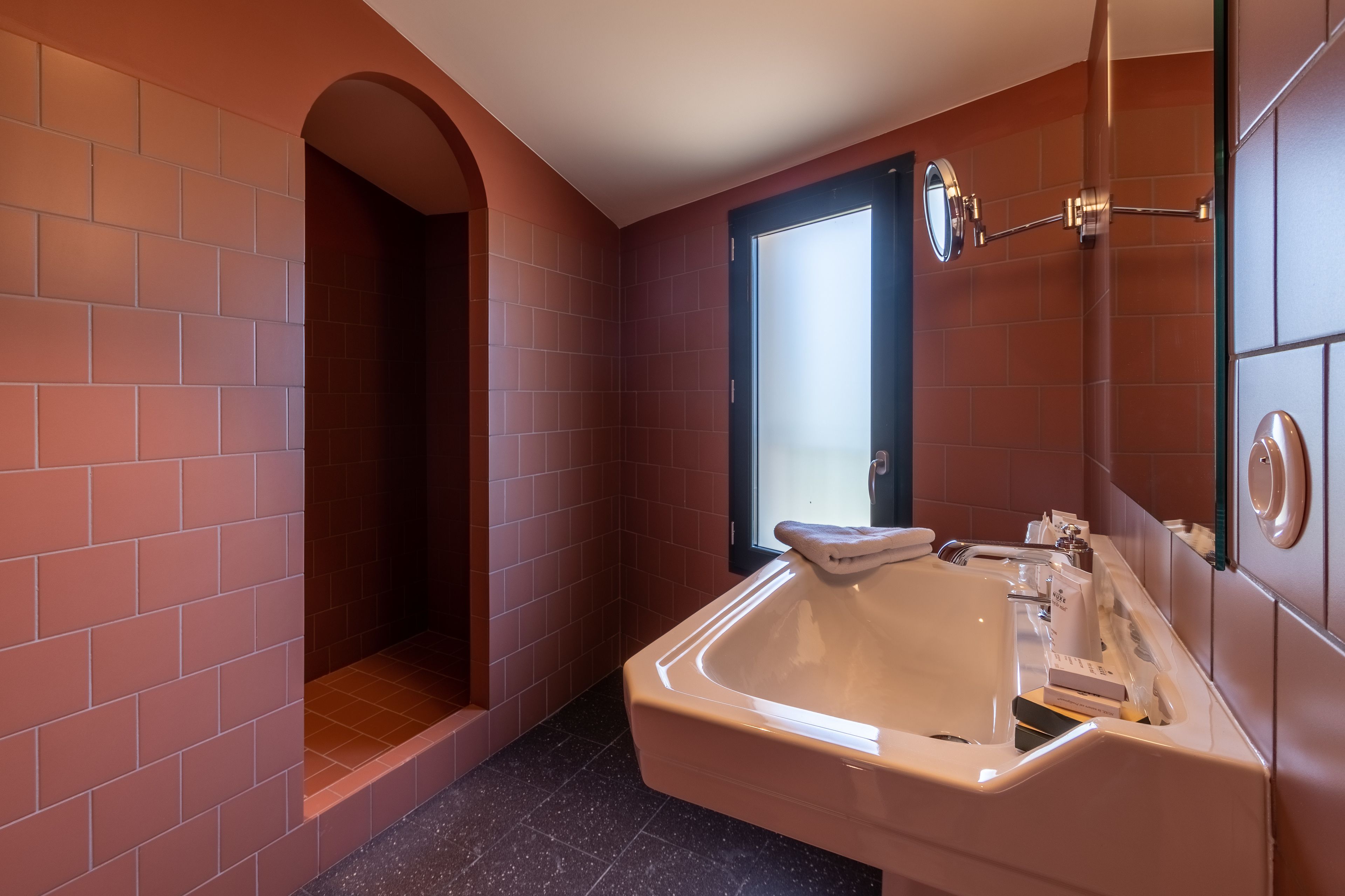 superior room, 1 queen bed | bathroom sink