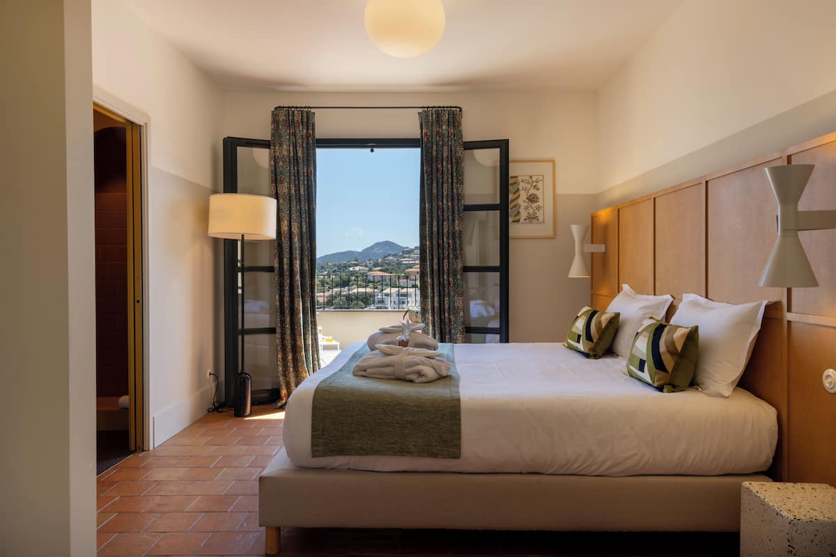 Executive Double Room | Premium bedding, minibar, in-room safe, desk