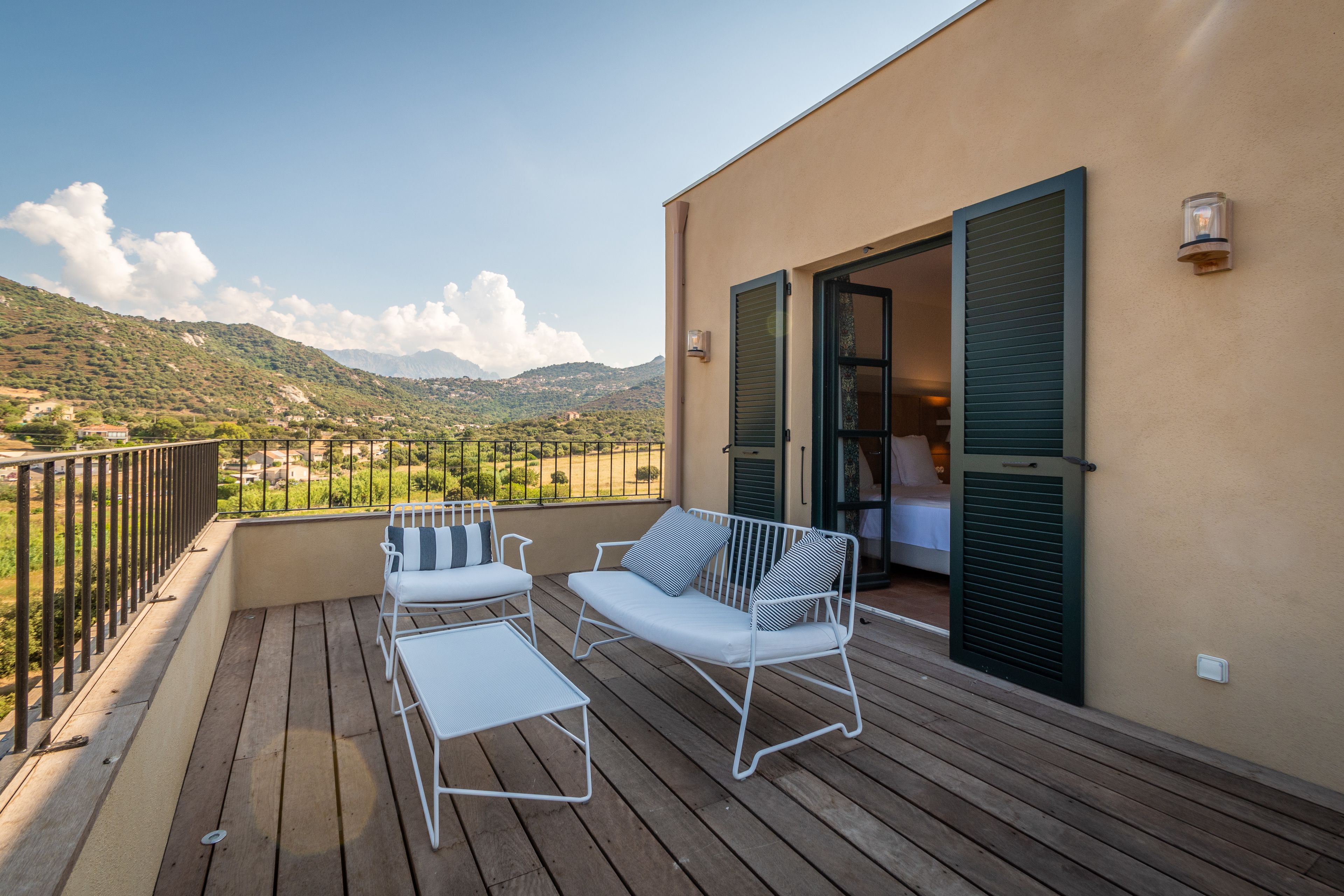 deluxe room, 1 queen bed (privilège deluxe et/ou terrasse) | balcony