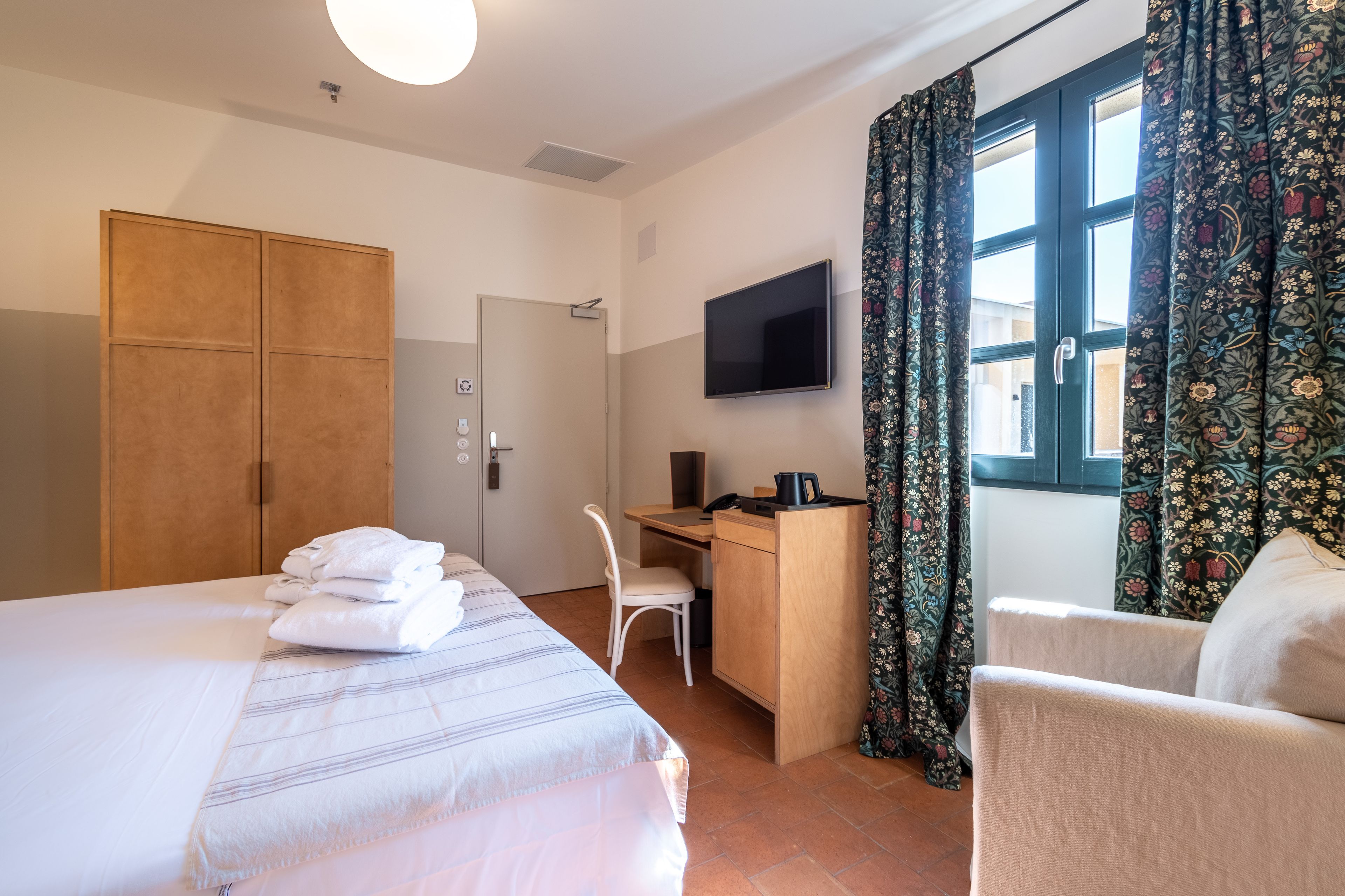 superior room, 1 queen bed | premium bedding, minibar, in-room safe, desk