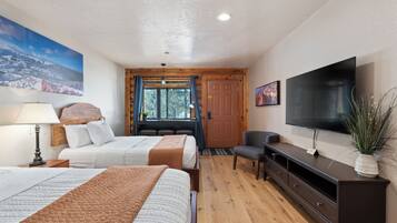 Huone, 2 keskisuurta parisänkyä, tupakointi kielletty, vuoristonäköala | Työpöytä, kannettavalle tietokoneelle sopiva työtila, ilmainen Wi-Fi