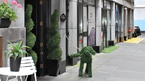 A building with a sign reading "The Love" and a small outdoor seating area with white chairs and a table. - The Lane - Boutique Residence (Galway)