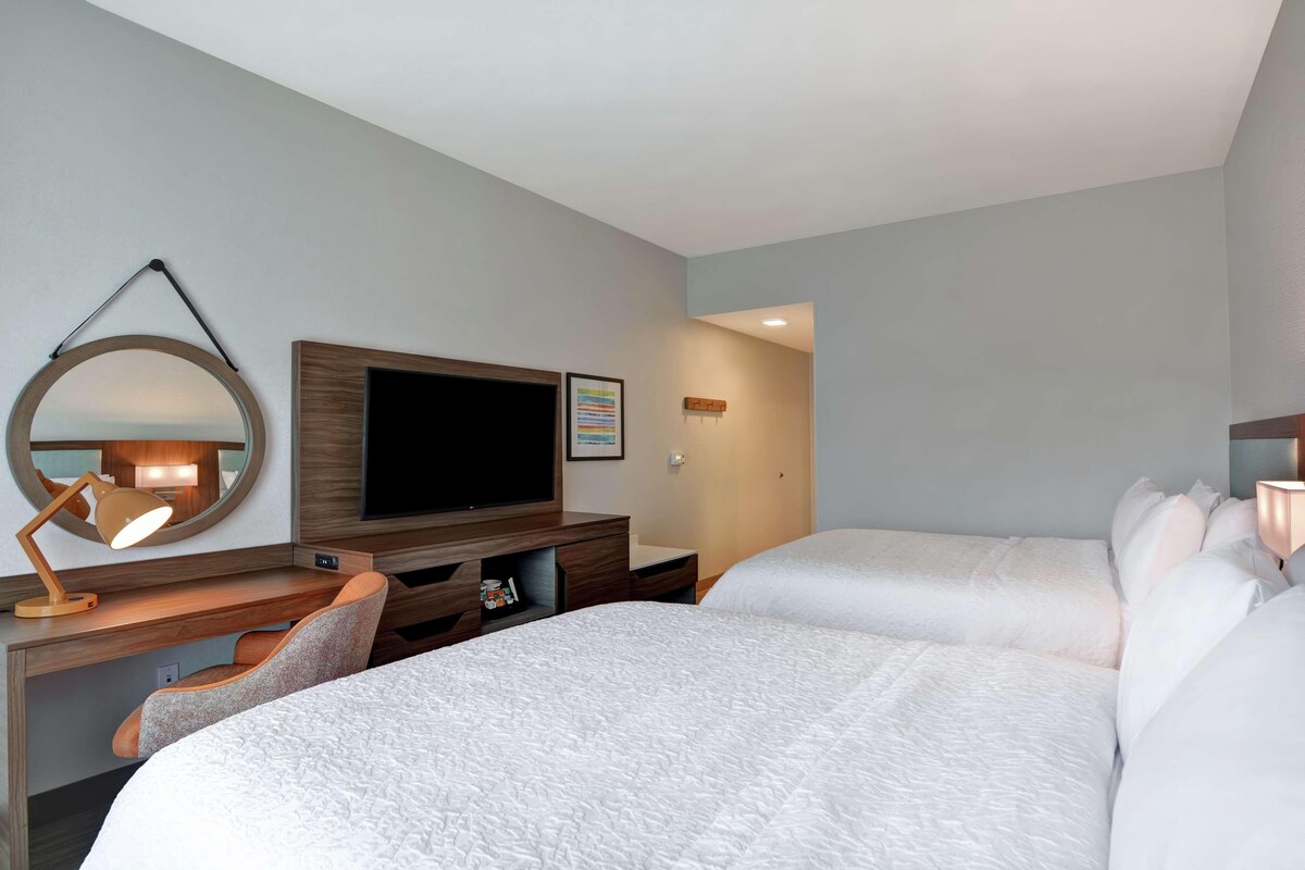 In-room safe, desk, iron/ironing board, free WiFi