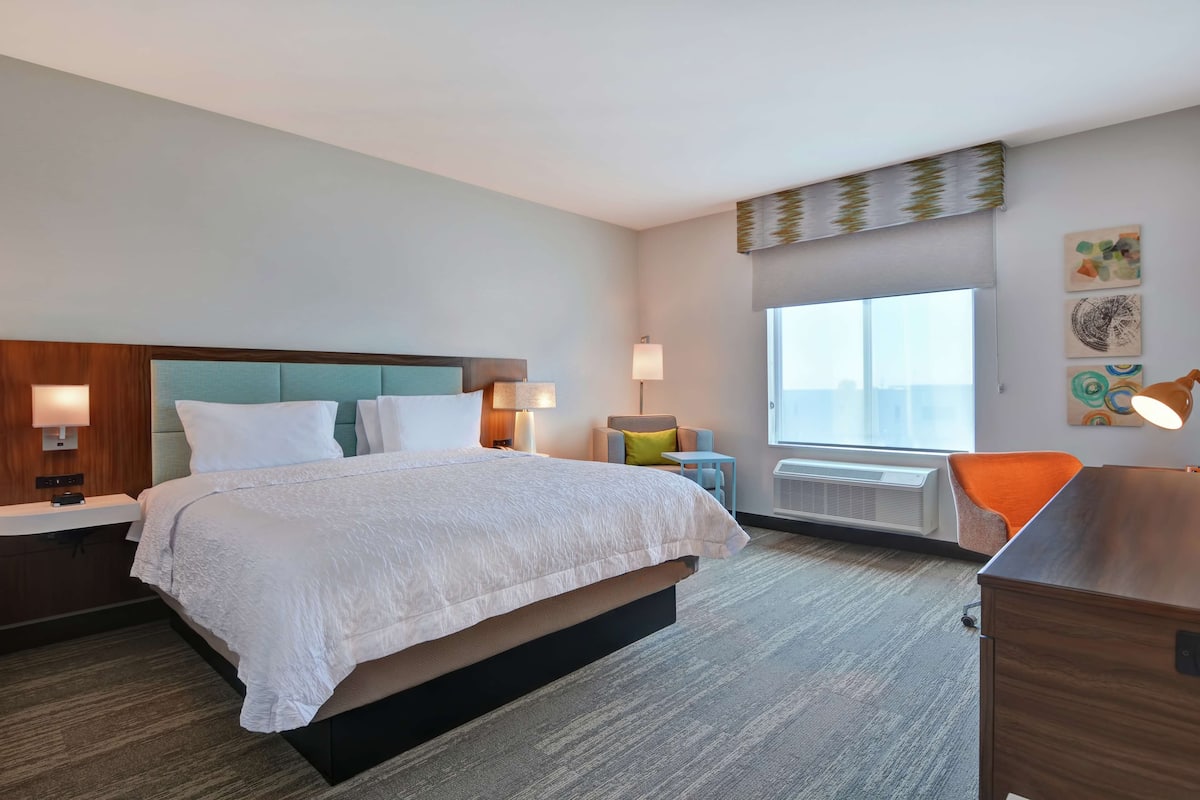 In-room safe, desk, iron/ironing board, free WiFi