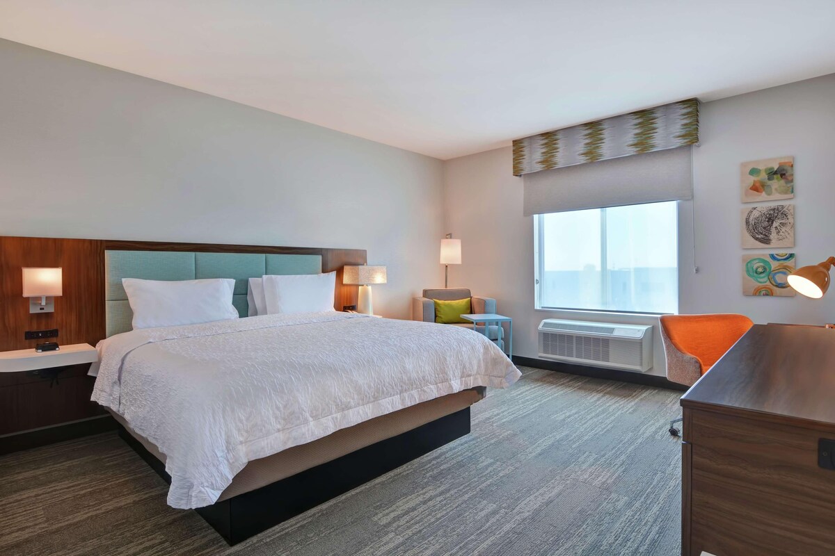 In-room safe, desk, iron/ironing board, free WiFi