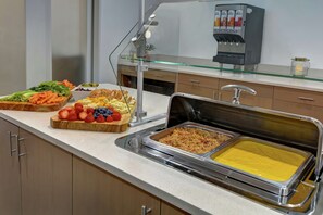 Free daily buffet breakfast  - Hampton Inn Chula Vista Eastlake (Chula Vista)