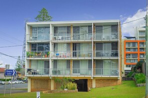 Exterior - Ocean Court 8 - Town Beach Holiday Convenience (Port Macquarie)