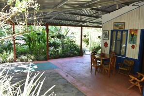 Tempat makan outdoor