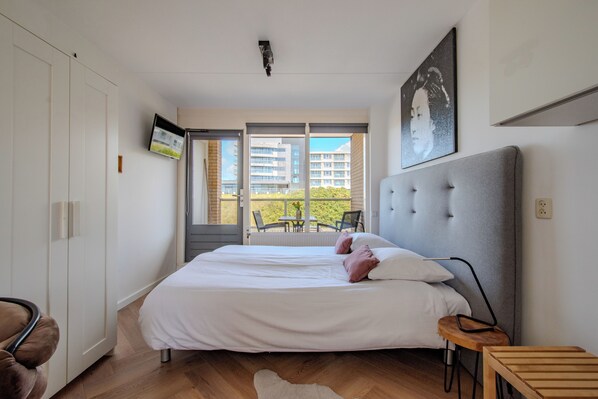 Fer et planche à repasser, Wi-Fi gratuit, draps fournis