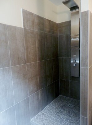 Articles de toilette (gratuits), séchoir à cheveux