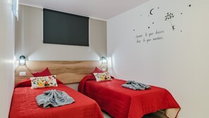 1 bedroom, in-room safe, desk, iron/ironing board