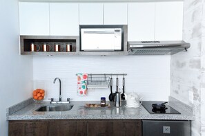 Apartment, 1 Bedroom | Private kitchen | Full-size fridge, microwave, stovetop, blender - Beautiful Loft with a Rooftop Pool (Lima)