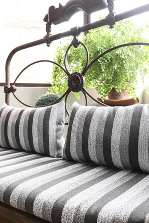 Apartment, 1 Doppelbett und Schlafsofa, Nichtraucher | Wohnbereich | Smart-TV