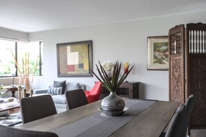 Apartment, 1 Doppelbett und Schlafsofa, Nichtraucher | Essbereich im Zimmer