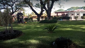 Traditional Room, 1 Queen Bed, Garden View | Garden view