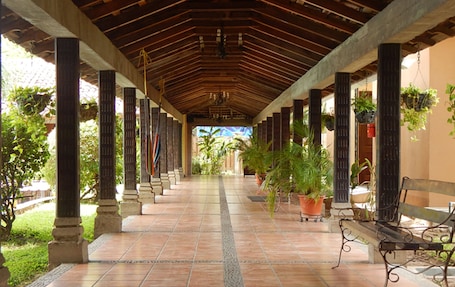 Interior. Hotel Hacienda Gualiqueme