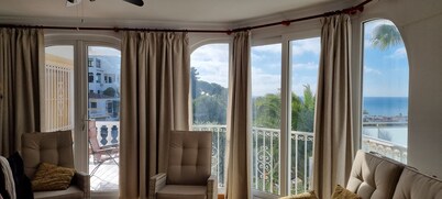 Villa Lili.  
Private Pool, Sea View, Walking distance to village/Beach, 