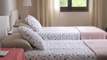 2 bedrooms, iron/ironing board, Internet, bed sheets