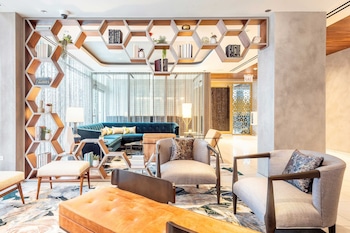 Lobby lounge at Le Meridien Essex Chicago