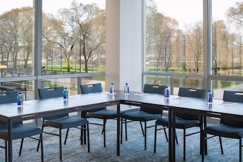 Meeting space at Le Meridien Essex Chicago