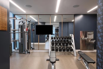 Fitness center at Le Meridien Essex Chicago