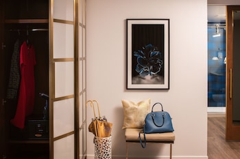 Amenities in room at Le Meridien Essex Chicago